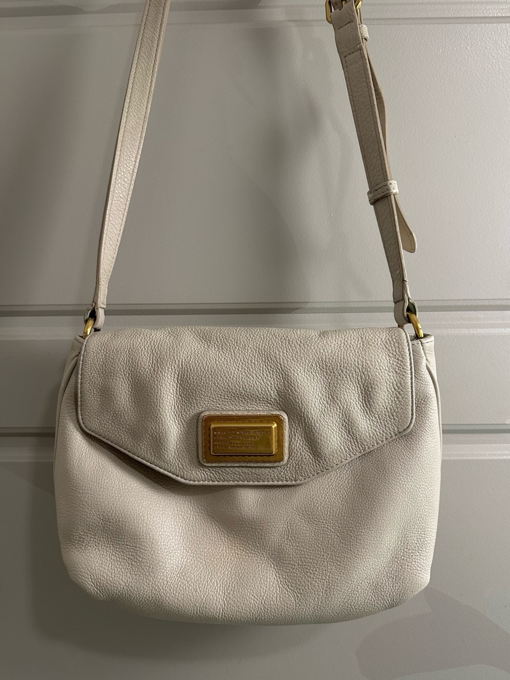 Leather Crossbody Handbag in Cream with Gold Plaque 🤍💛